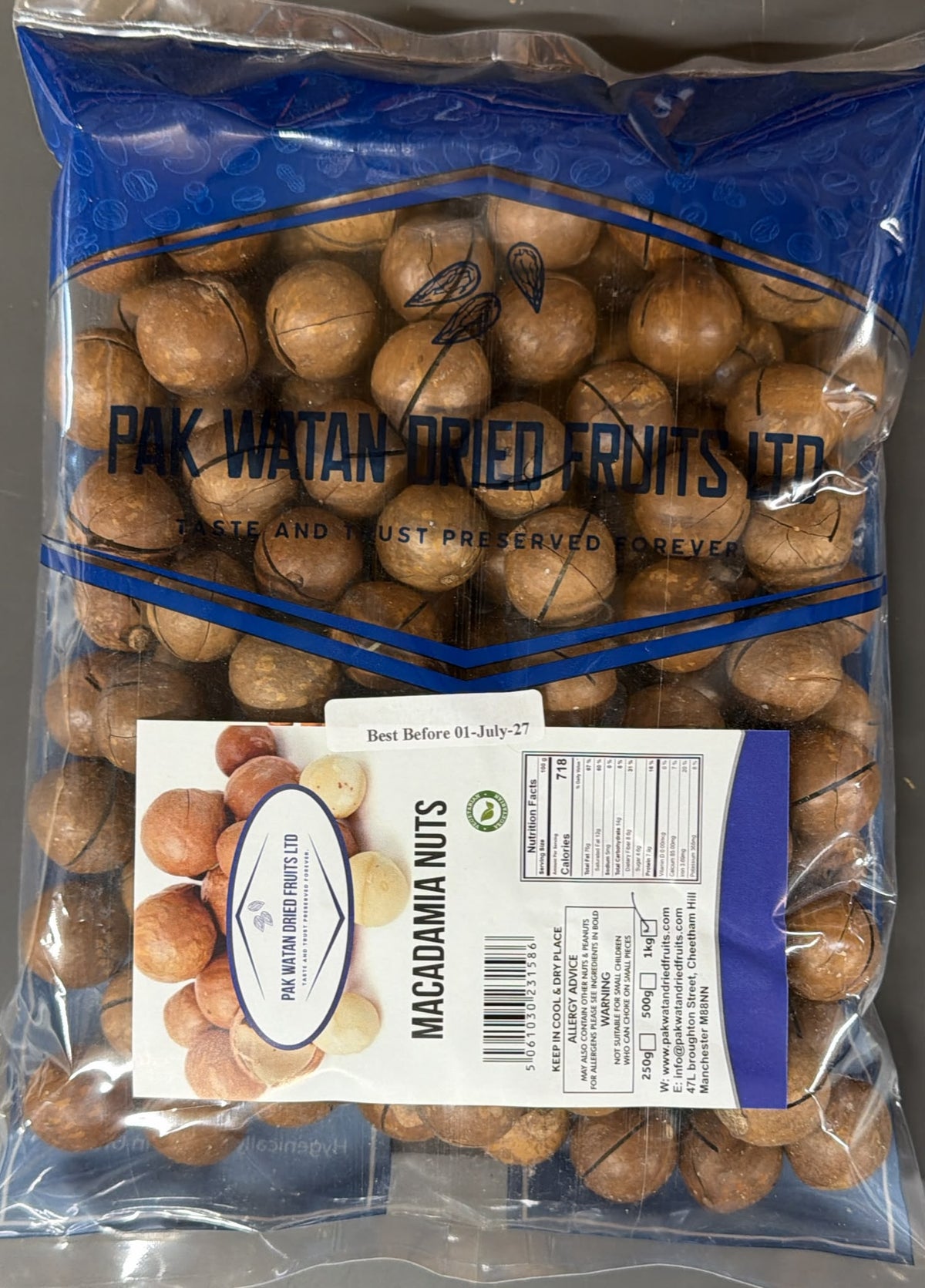 Macadamia nuts Snack dried Nuts Dry with key opener