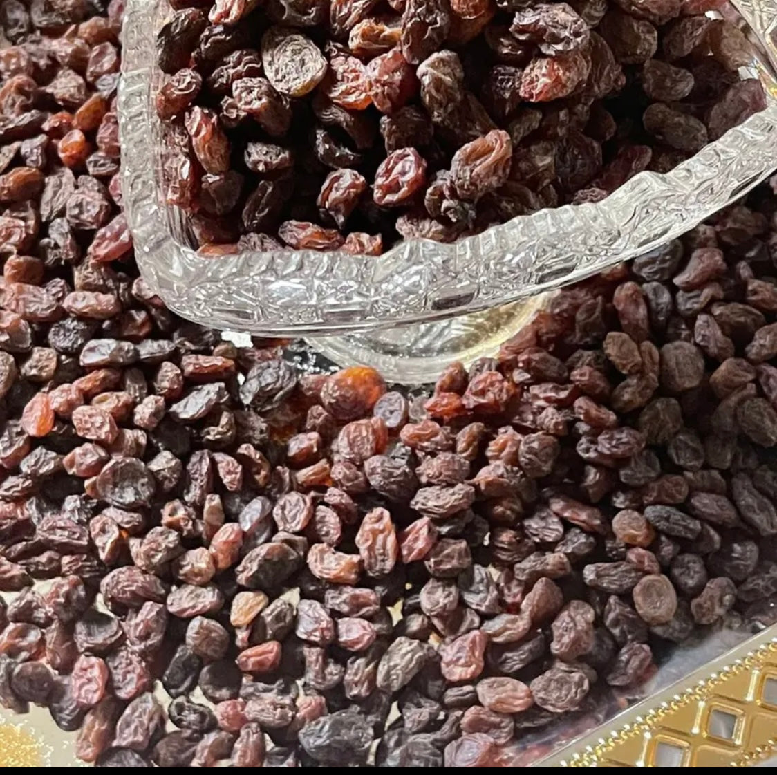 Red Raisins - Pak Watan Dried Fruits Ltd.